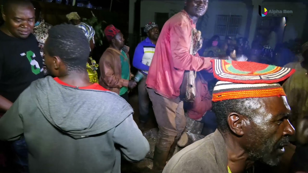 Cultures et traditions. Ouest-Cameroun Danse kana des Balessing