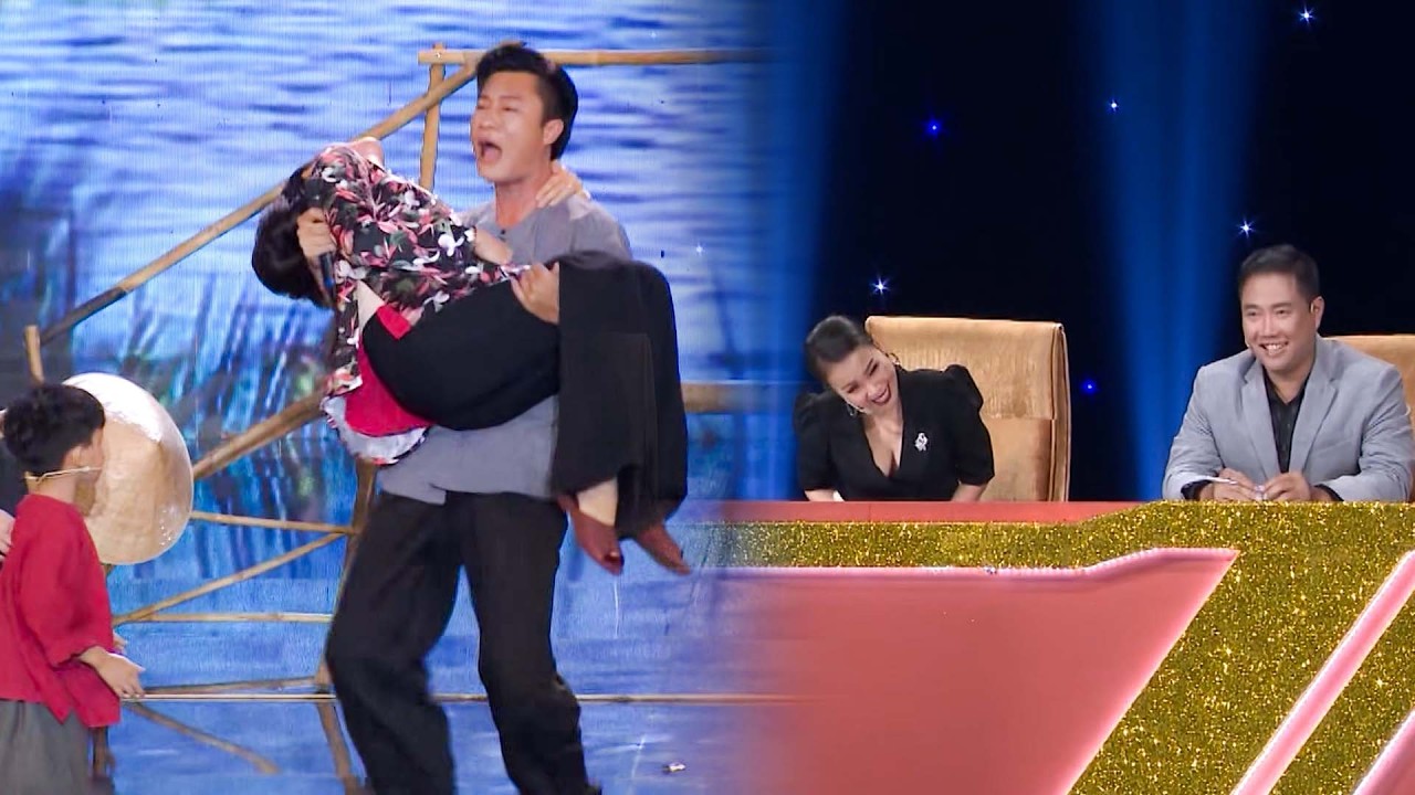 Minh Vy & Cẩm Ly cười 