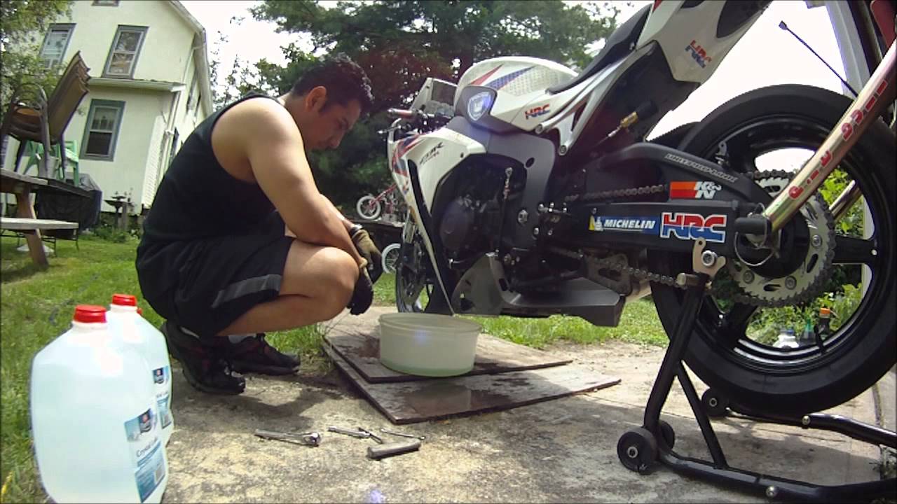 How to: Coolant Flush Honda CBR 1000RR 12 part 1
