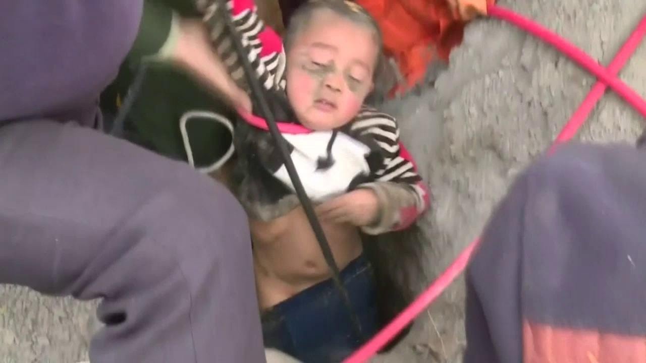 Jongetje (3) uit nauwe put gered