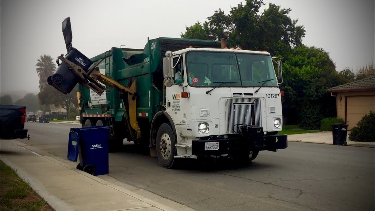 Volvo WX64 &bull; Wittke Crocodile Garbage Truck