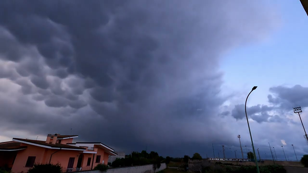 Intenso temporale per passaggio di un vortice freddo in quota