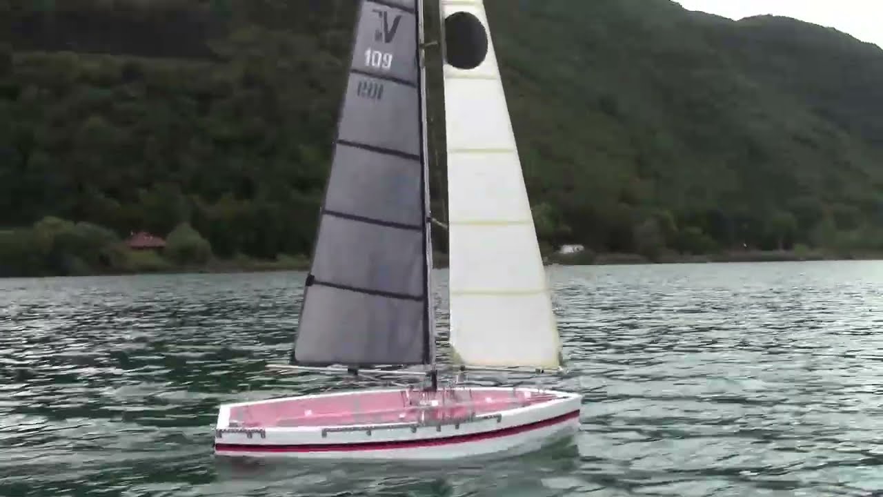 4747) RC SAILING. Launch of the Vaurien. YOUTUBE CHANNEL: GIOVANNI TRIGOLO RC MODEL SAILBOAT BUILD.