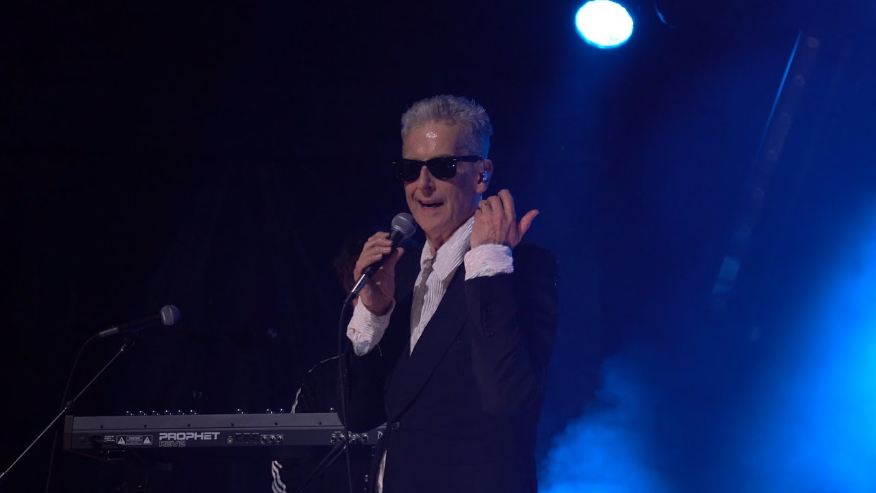 Peter Capaldi Sweet Illusions p2&put on shades