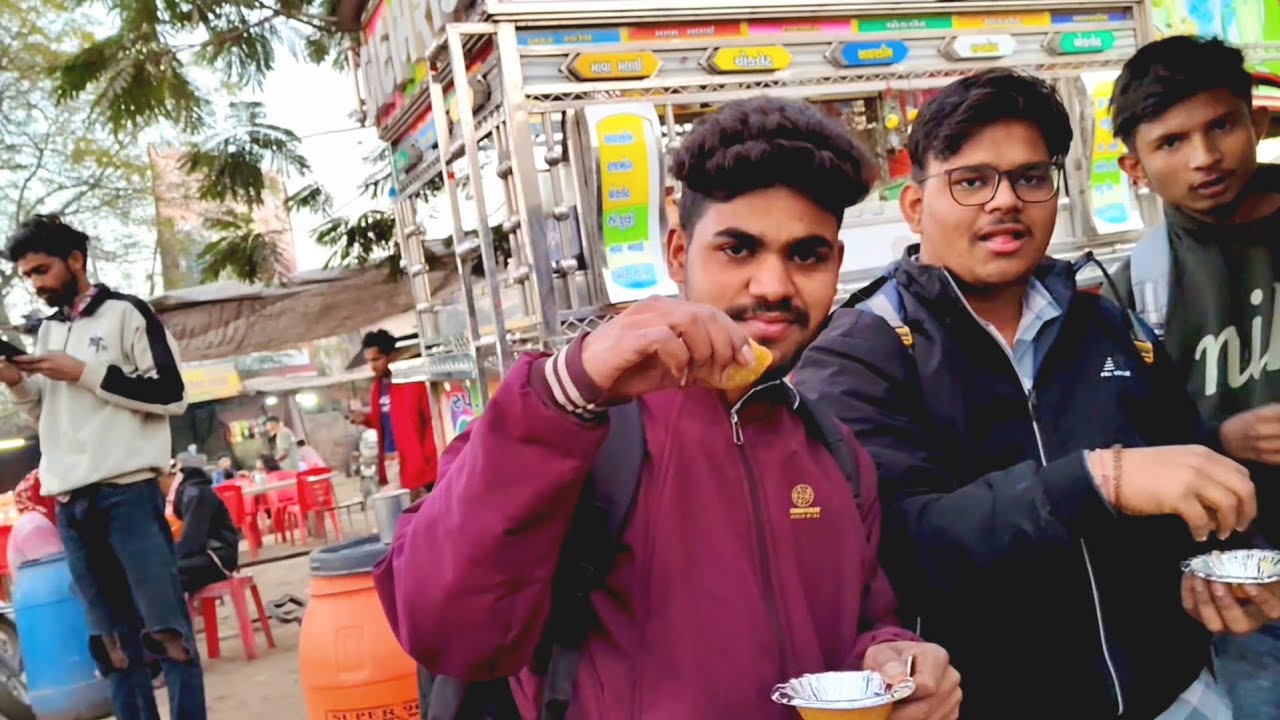 Chhatral Gujri m Pani puri Khayi😅