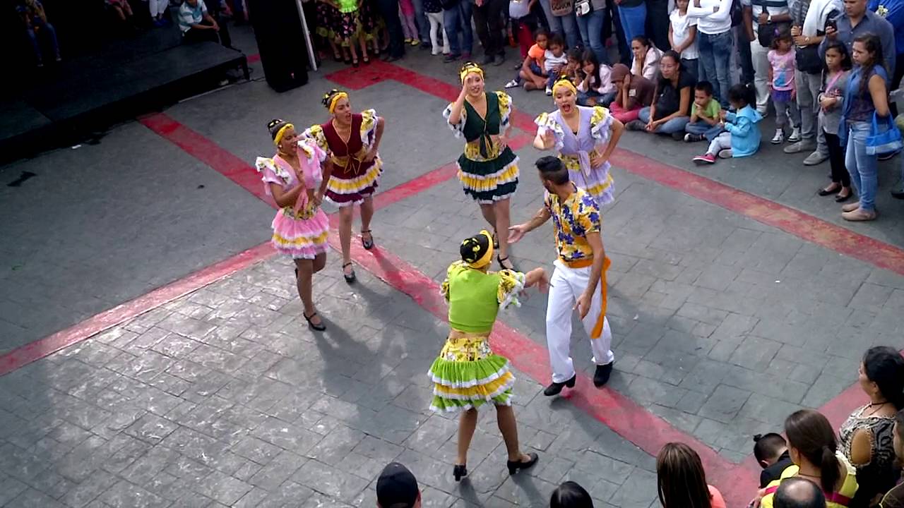 Escuela de danza nacionalista el DITIRAMBO