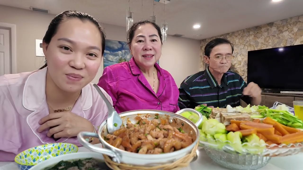 Vlog 2898 ll NAY MẸ LÀM KHO QUẸT CHẤM RAU LUỘC | HOYER FAMILY CUỘC SỐNG MỸ