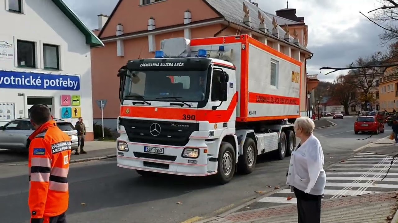 Na místo byl přistaven kontejner, který se používá při velkých záchranných akcích.
