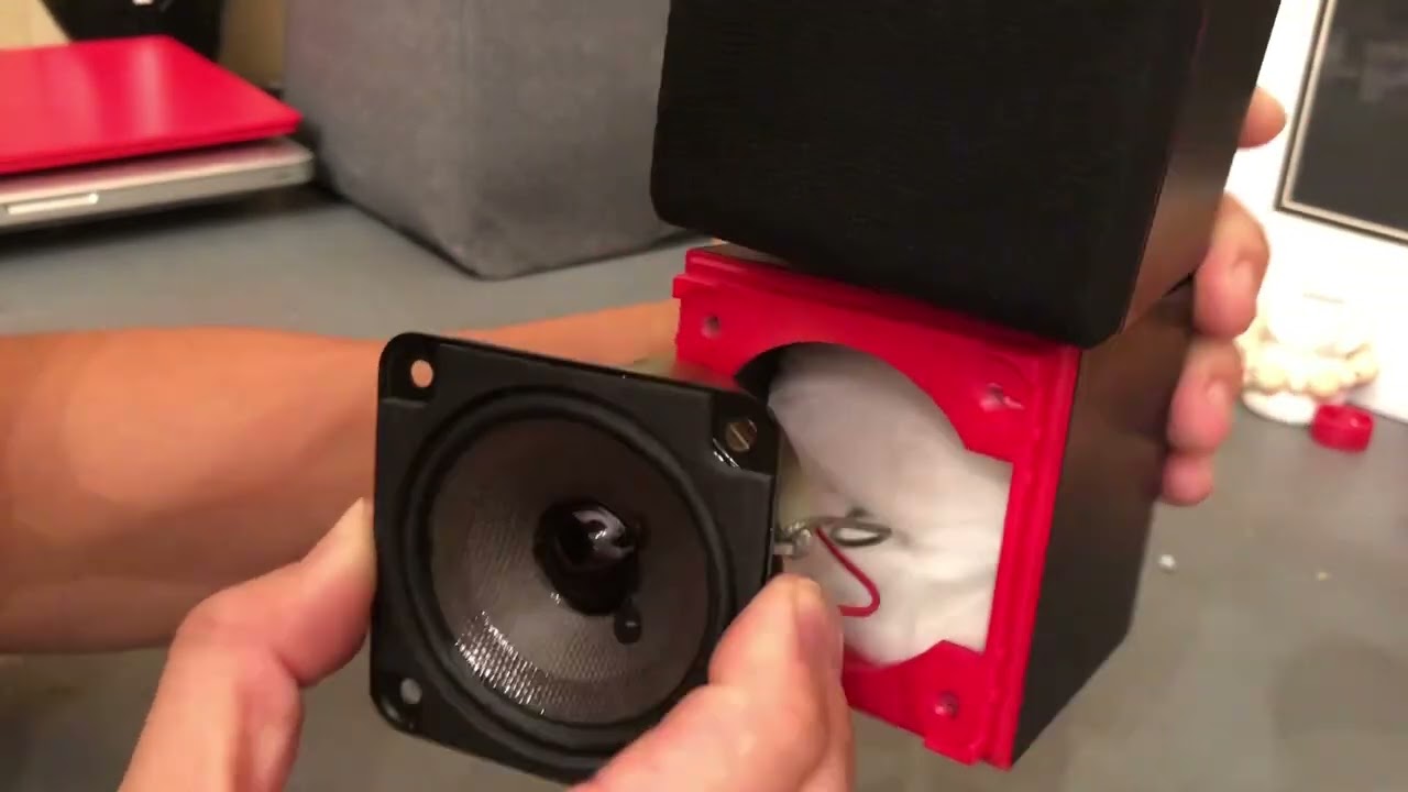Исправление проблемы с динамиком BOSE Double Cube red line, который отсоединяется от другого дина...