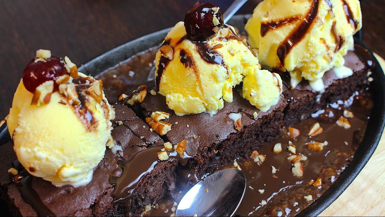 Chocolate Brownie Sizzler - چاکلیٹ بورانی سزلر - चॉकलेट ब्राउनी सिज़लर *COOK WITH FAIZA*