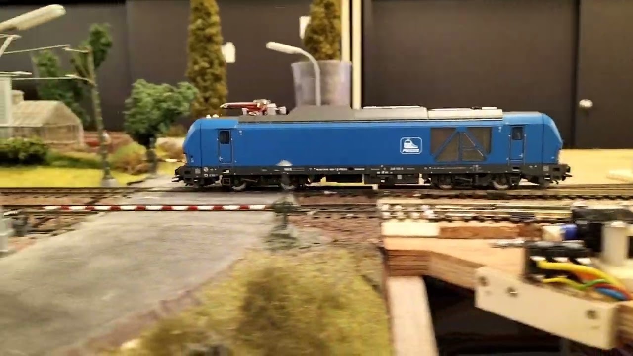 Trix 25294 - Vectron Dual Mode - 248 105-9 Press - Teil 2