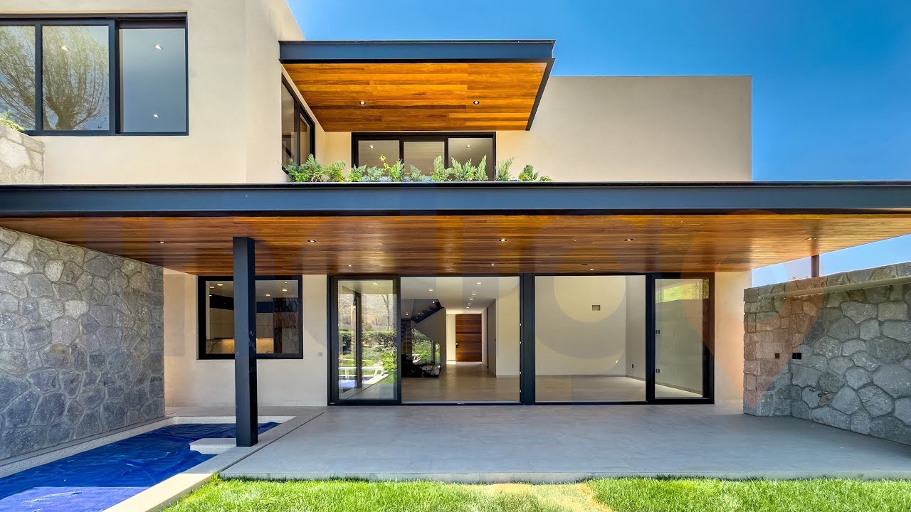 Casa en Venta en Altozano Querétaro en Condominio Río