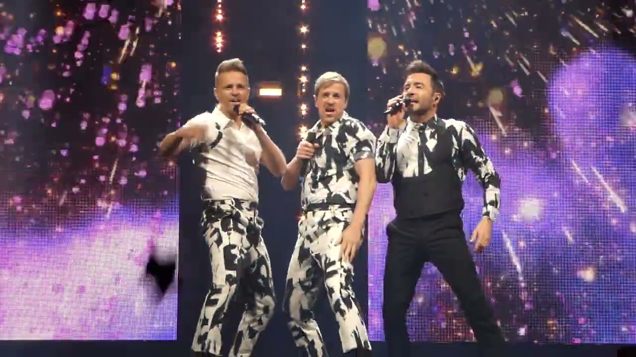 Westlife - Belfast Start of the show on 15th of December and Starlight