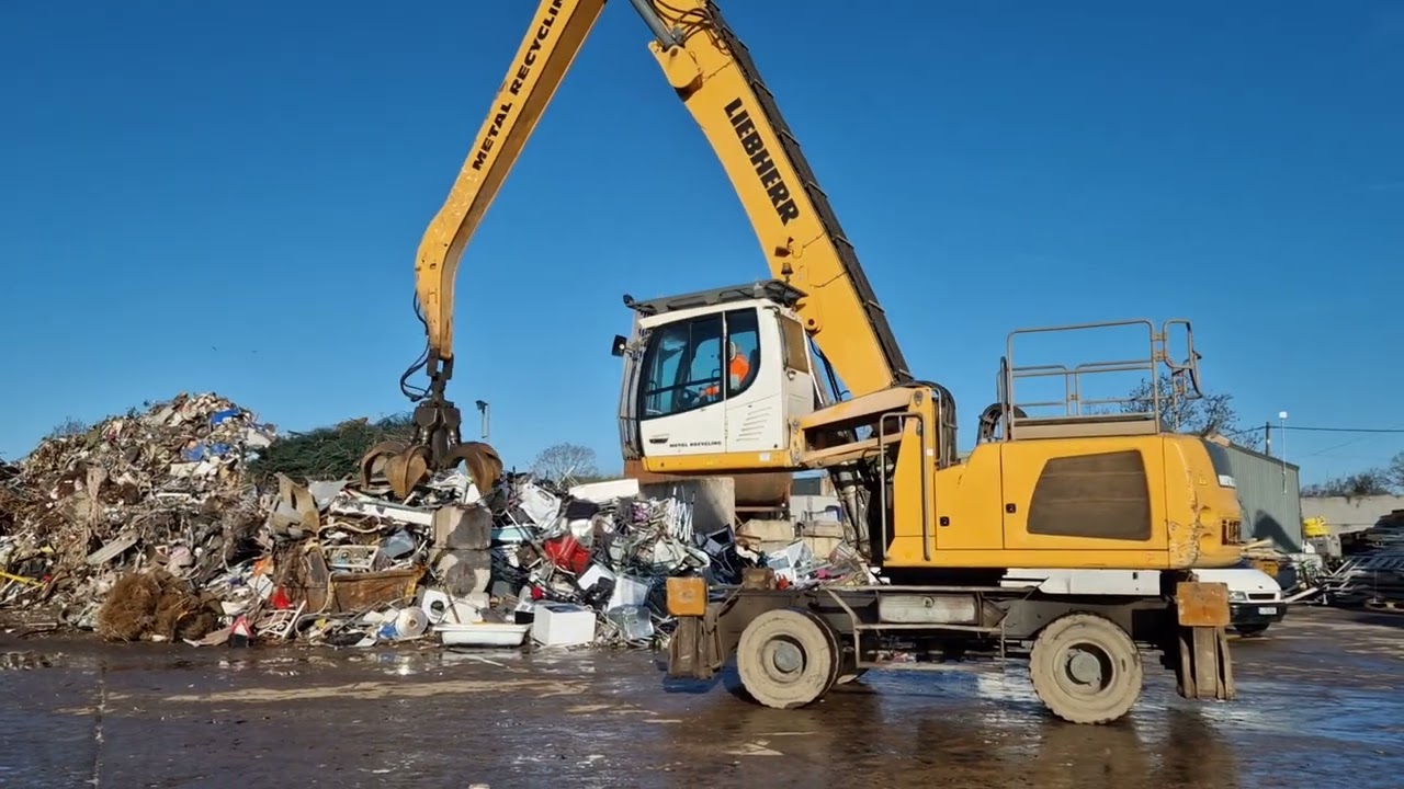 2015 Liebherr LH40 for sale.  www.jge.co.uk or call Gareth 07971218121