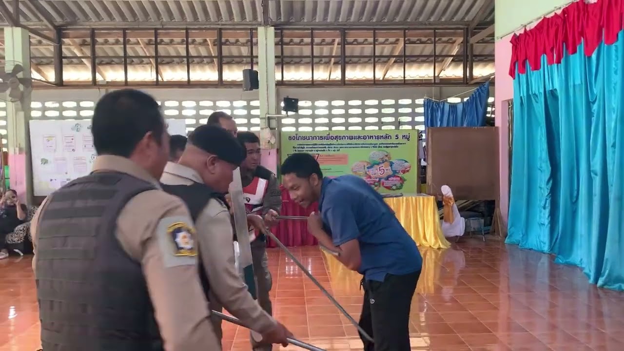 กิจกรรมซักซ้อมแผนเผชิญเหตุบุคคลคลุ้มคลั่งป้องกันการก่อนการร้ายในโรงเรียน และให้ความรู้วินัยจราจร