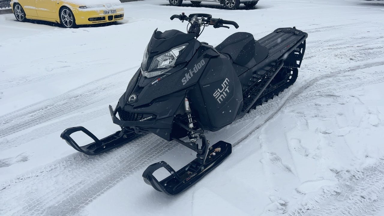 K&ouml;p Sn&ouml;skoter Ski-Doo Summit SP163 800 p&aring; Klaravik