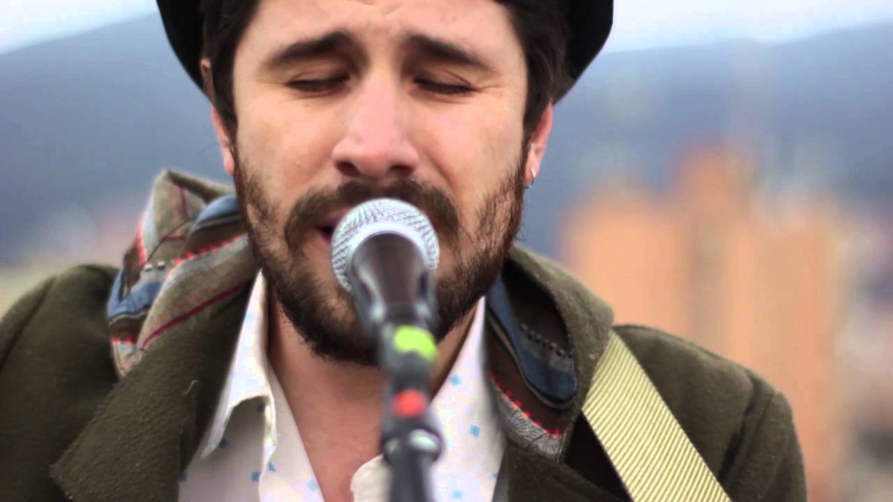Juan Pablo Vega canta 