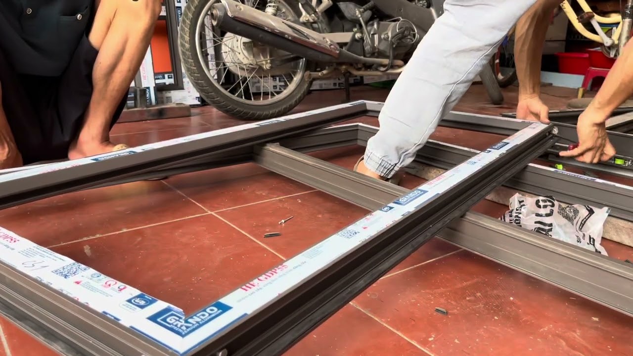 Cách lắp bản lề chữ A cửa sổ hệ 55 #diy 
