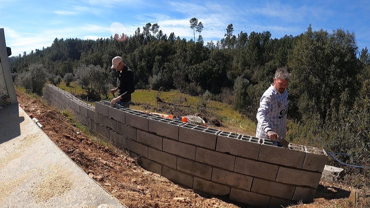 S3E4: BUILDING UP THE RETAINING WALL - DIY PORTUGAL