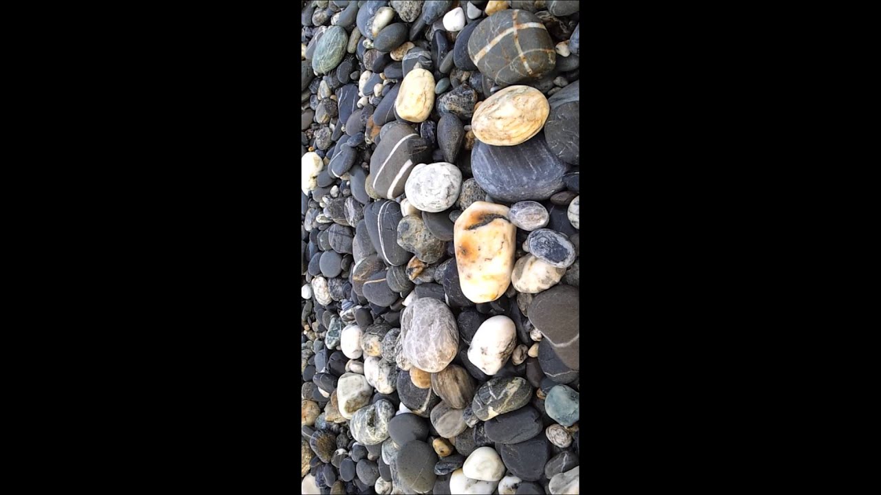 花蓮七星潭海邊五花十色的石頭與景色