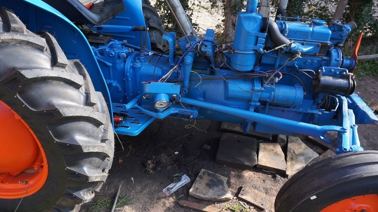 Обновлена ​​проводка Fordson dexta.