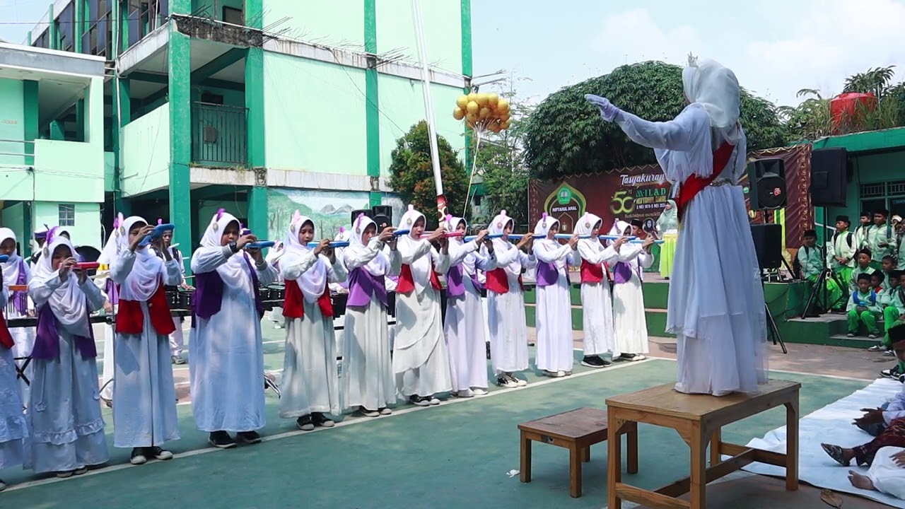 Penampilan Marching Band Gema Swara pada acara Milad ke 50 th YPI Miftahul Amal