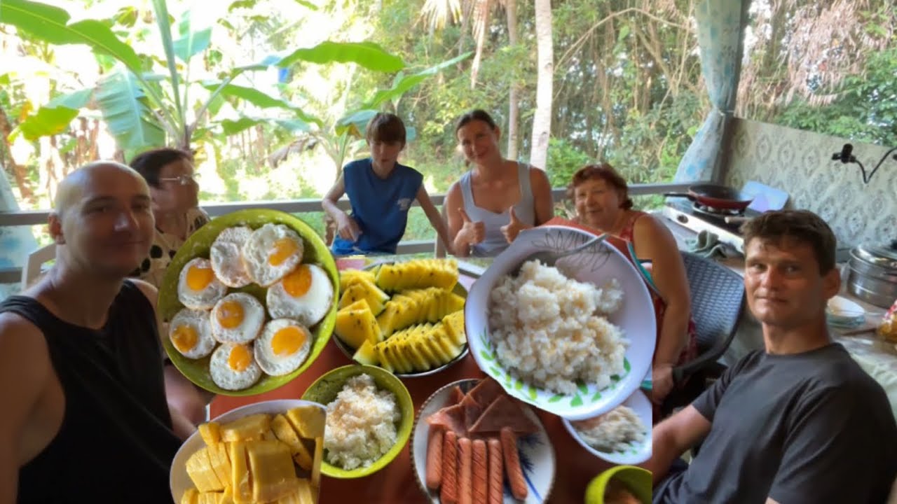A SIMPLE FILIPINO BREAKFAST IN A LARGE RUSSIAN FAMILY