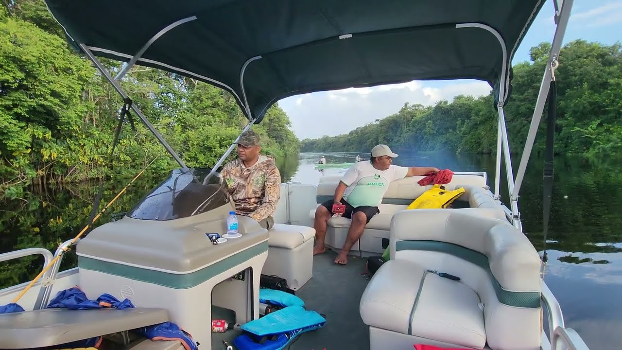 Driving guyana 🇬🇾 mahaica river sight seeing and fishing 