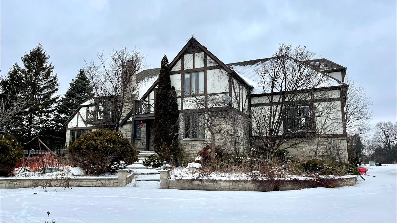 Incredible ABANDONED 1980’s Mansion Forgotten in The Forest **WHERE DID THEY GO???**