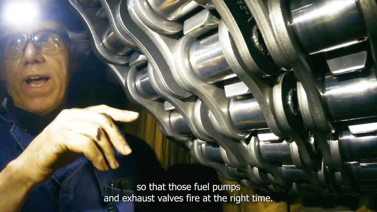 Inside a Containership's Main Engine - B&W 12K90MC