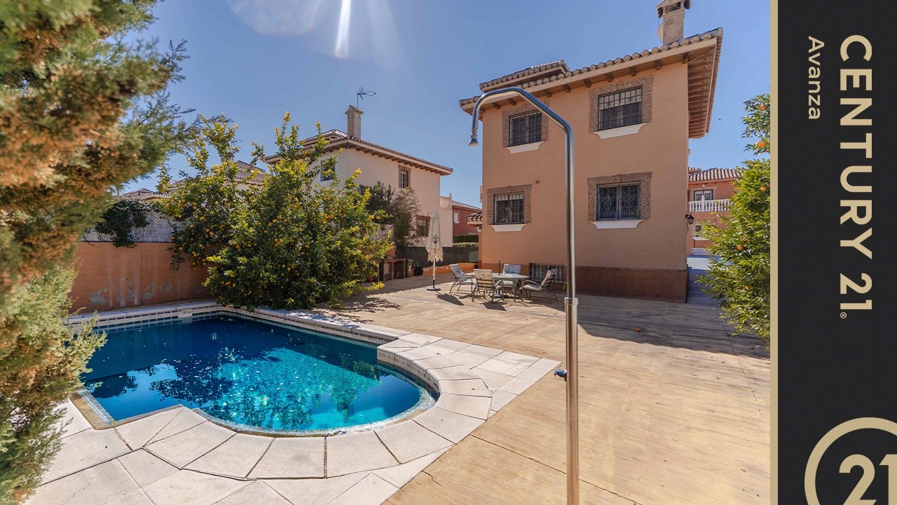 Casa en venta en zona alta Serrallo - Century 21 Avanza Granada