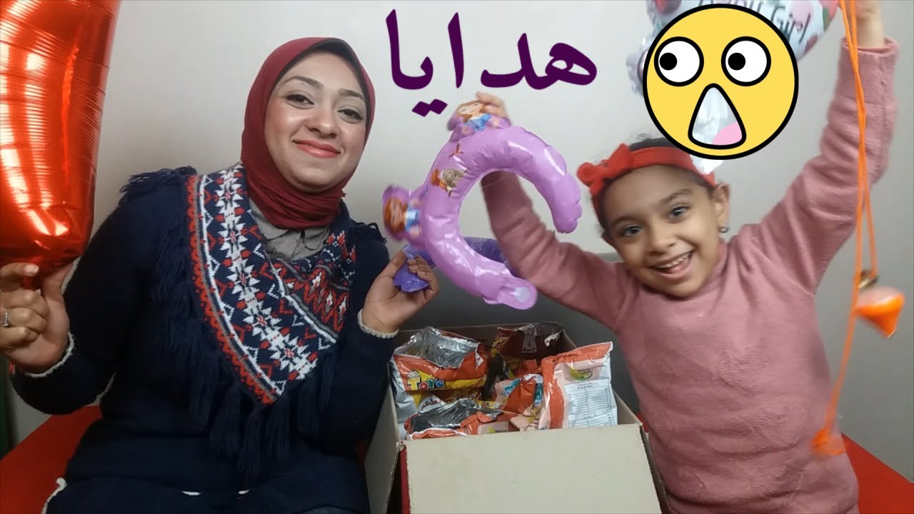 فتحنا كرتونة كراتية بزيادة ابو 5 جنية و لقينا هدايا الألعاب
