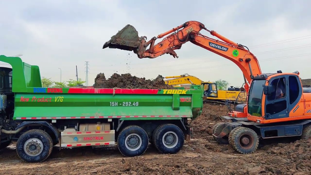 MÁY XÚC TRIỆU VIEWS DOOSAN 2018 MÚC ĐẤT LÊN XE TẢI BEN, MÁY XÚC PC450 KHỔNG LỒ | EXCAVATOR 4K