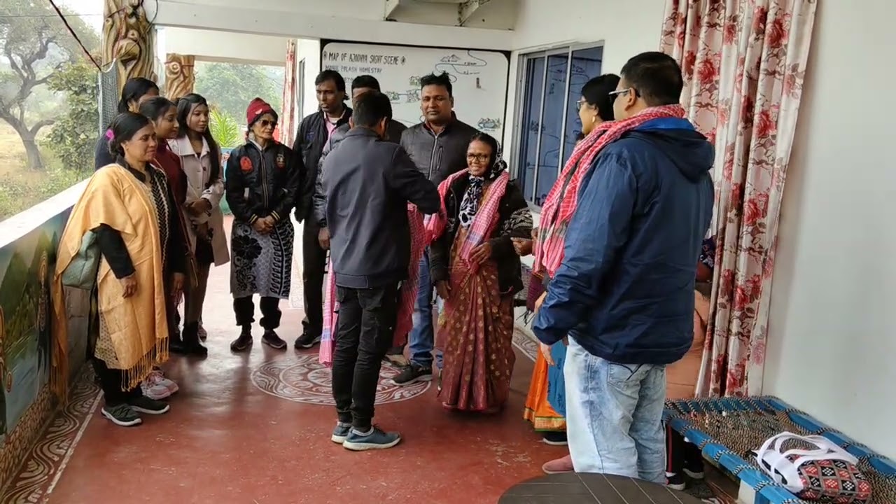 আমাদের মহুল পলাশ হোমস্টে তে যখন অতিথি আসেন সেই সময় গামছা দিয়ে আপ্যায়ন করা হয়। 