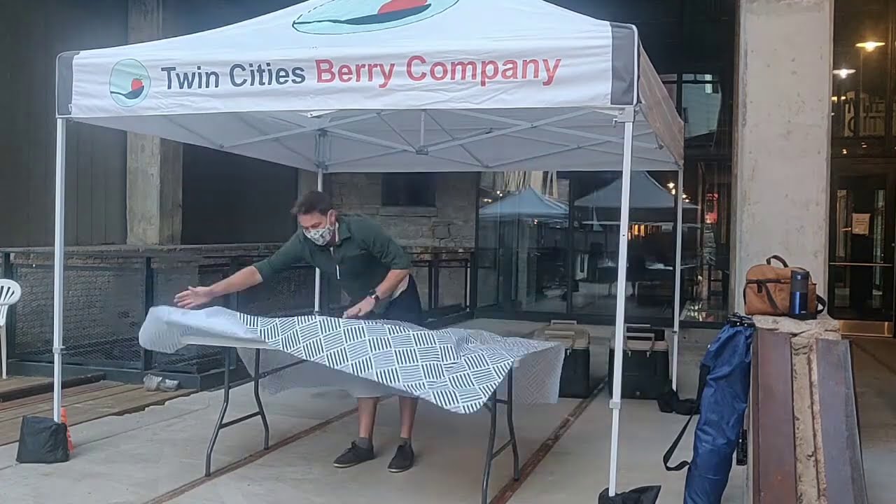 Setting up a farmers market stall!