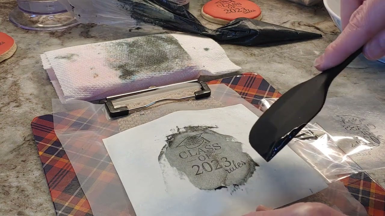 How to use a silk screen cookie stencil!!