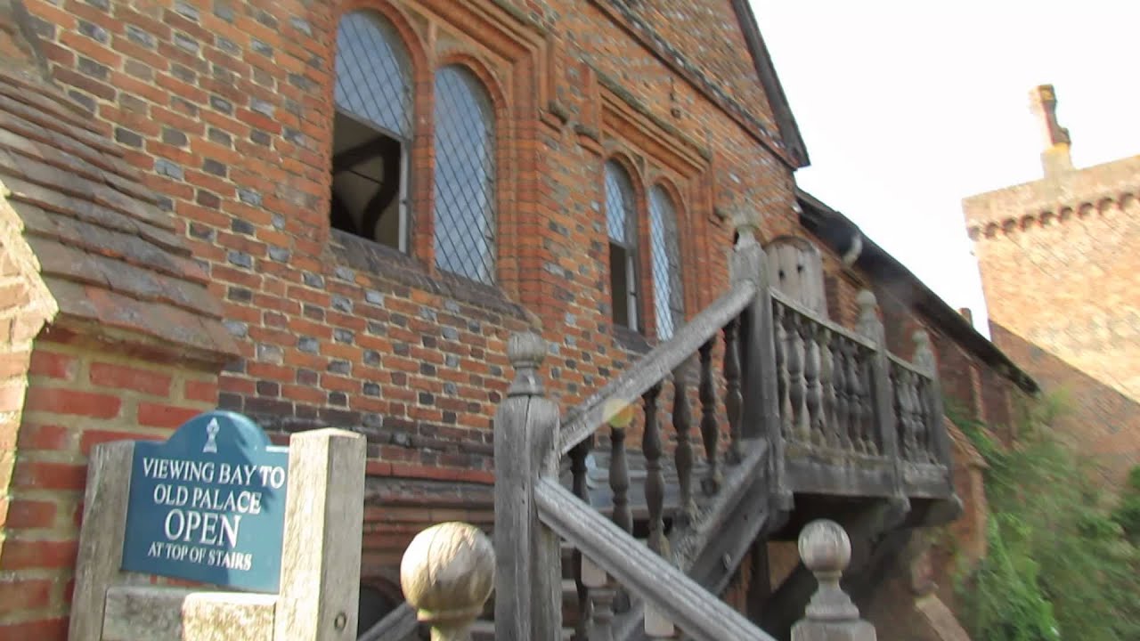 Walk around Hatfield House Gardens and great hall in Hertfordshire 4