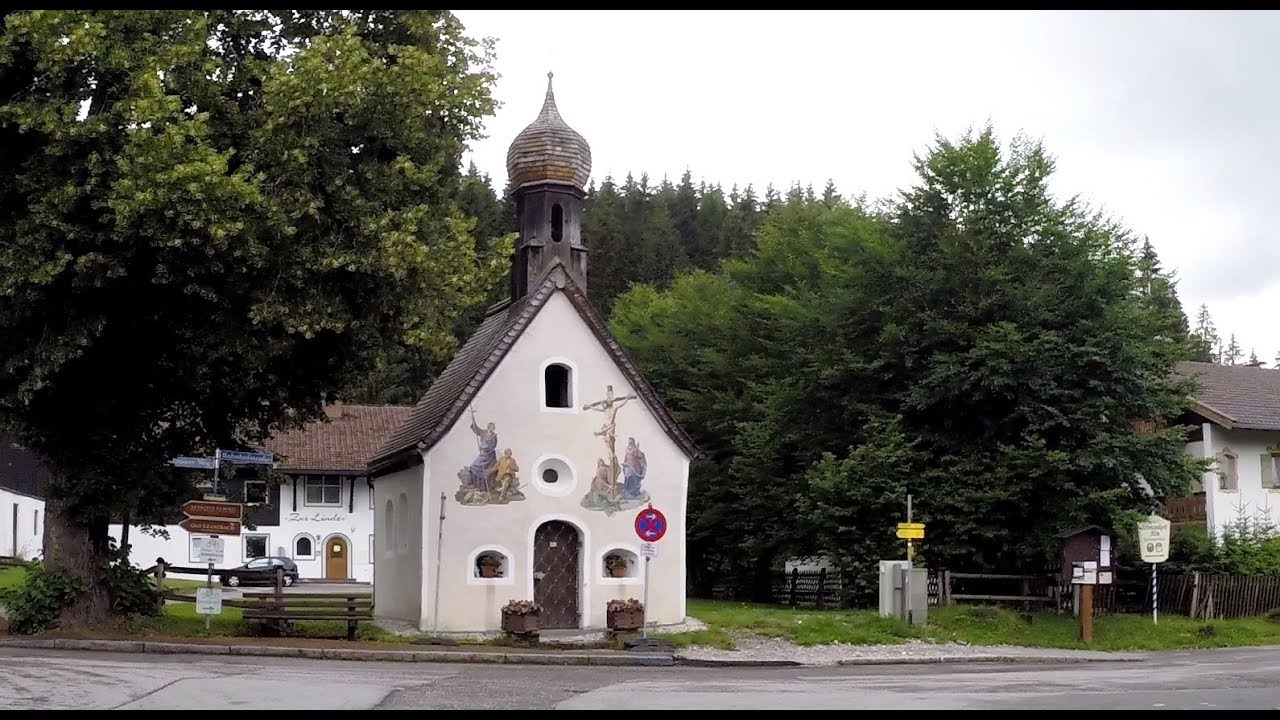 Fahrt durch Klais Kr&uuml;n Landkreis Garmisch-Partenkirchen Wettersteingebirge Werdenfelser Oberbayern