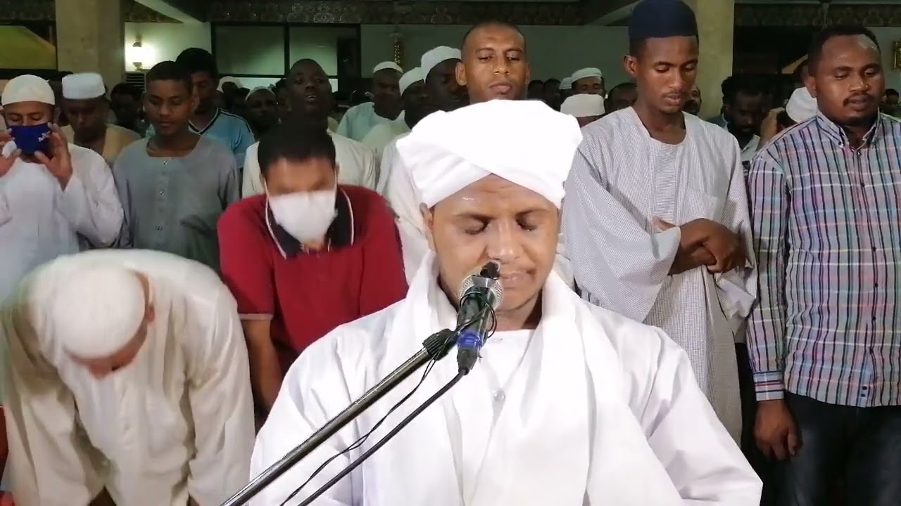 صلاة التهجد من مسجد سيدة سنهوري مع الشيخ المقرئ الزين محمد أحمد وآخرين 4 مايو 2021