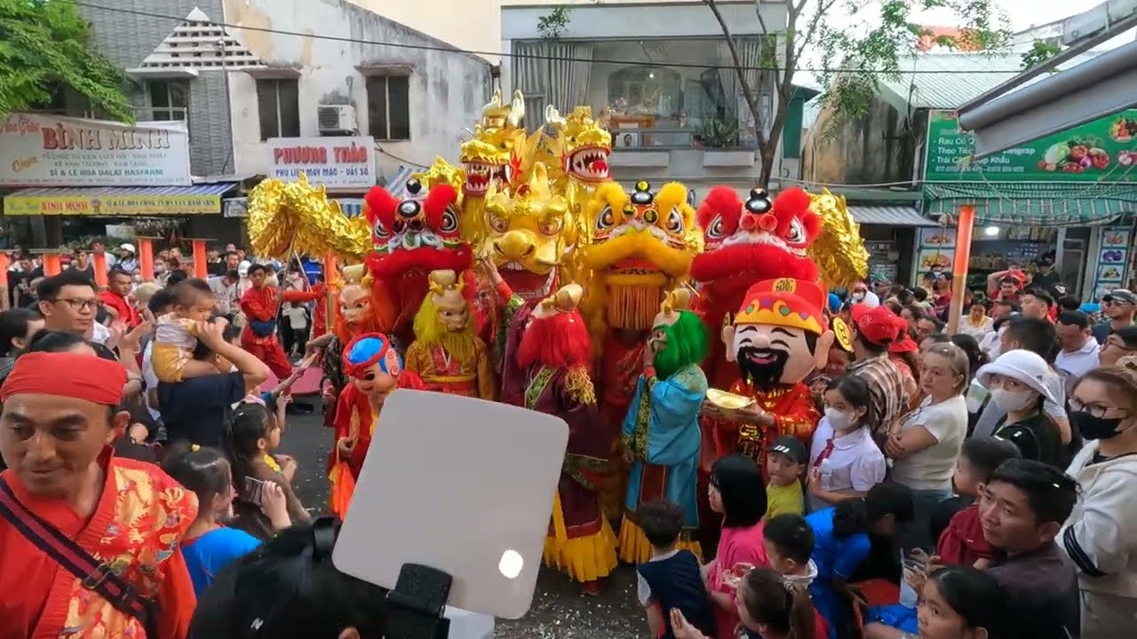 Chiều Mùng 12, Nhơn Nghĩa Đường múa lân khai trương Tiệm Trái Cây Loan BD - Lion dance 2024 (Phần 1)