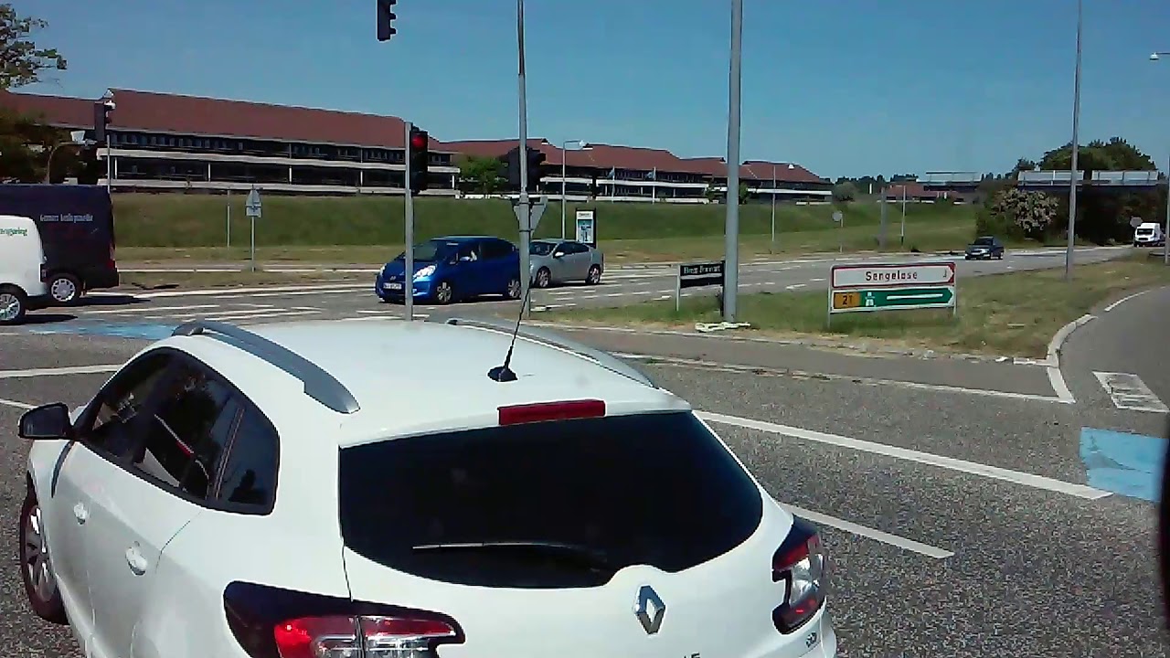 Endnu en idiot i den store rundkørsel i Taastrup.