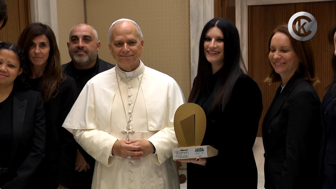 Papa Leone XIV riceve Laura Pausini in Vaticano: 