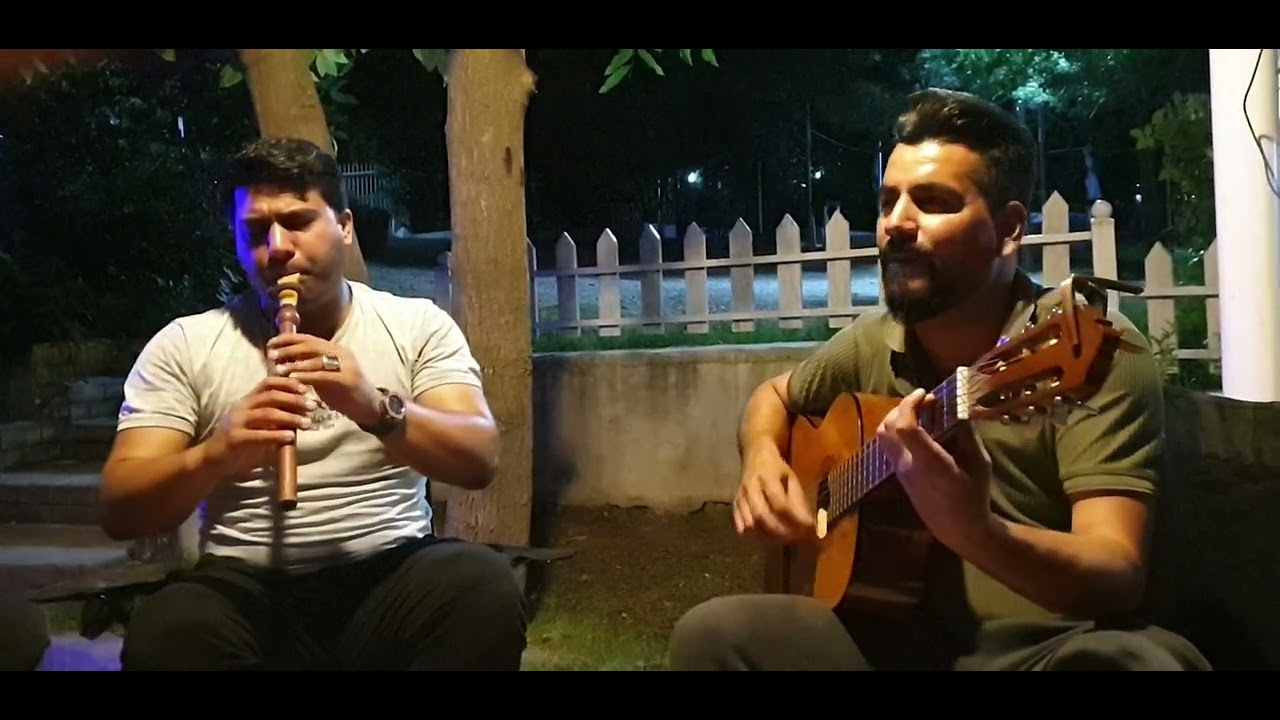 گیتار و باڵەبان  لە کەشێکی ئارامی شەو