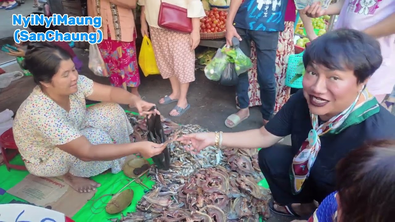 ကြည့်မြင်တိုင် ညစျေး ထဲက ဒေါ်နှင်းခင် မုန့်ဟင်းခါး စားကျမယ်…………