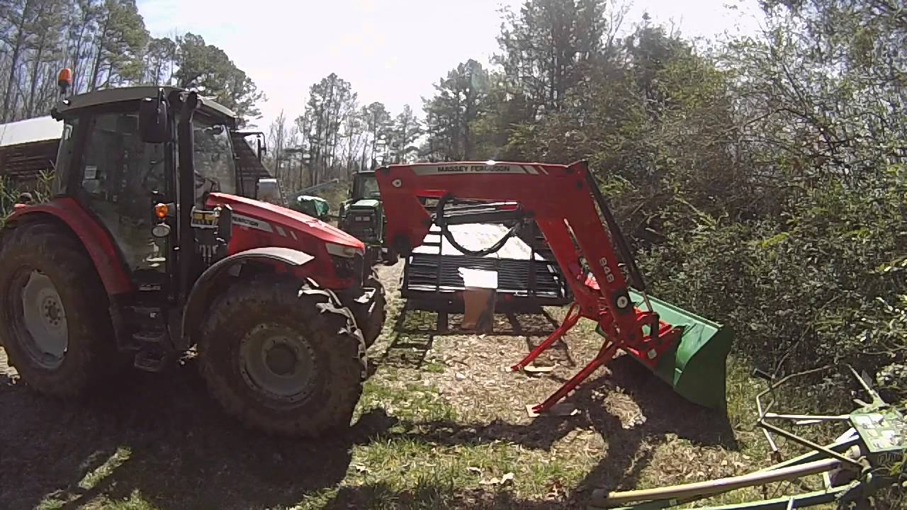 Unhooking the Massey Ferguson 946 Loader