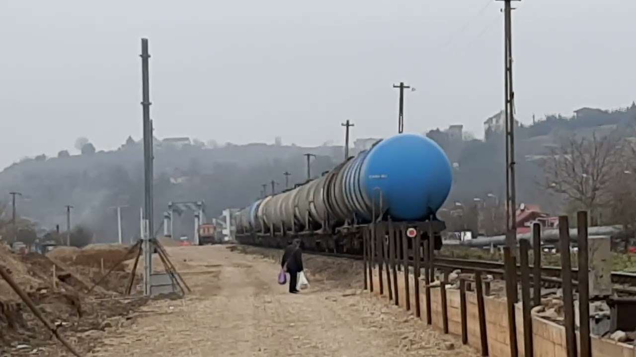Primii st&acirc;lpi de electrificare montați &icirc;n Oradea Est-Marfar CerFersped 13.11.2025🚂🇷🇴💪