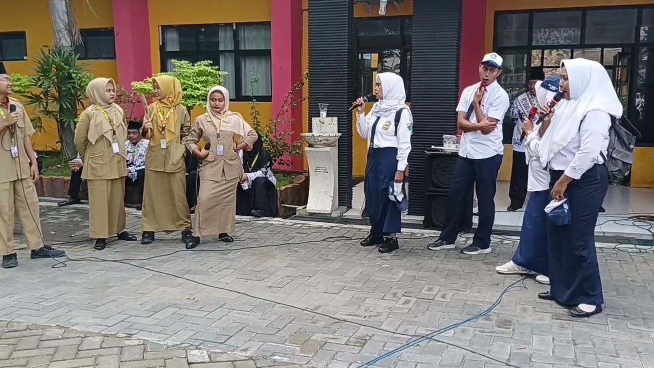 DRAMA DAN FLASHMOB PERINGATAN HARI GURU DAN HUT PGRI KE-79 // UPT SMP NEGERI 24 GRESIK // 2024