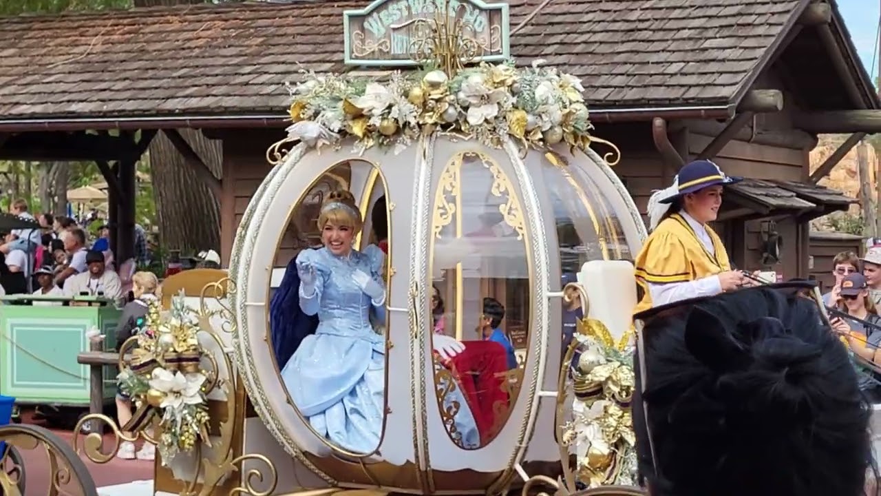 La magie de Noël à la parade Disney 🎄✨