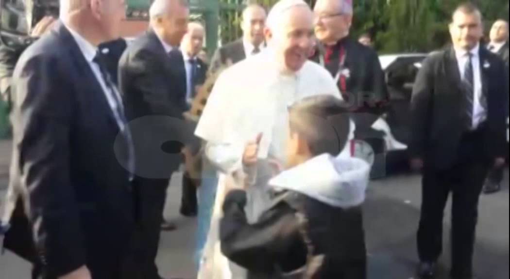El Papa toma mate en la Nunciatura