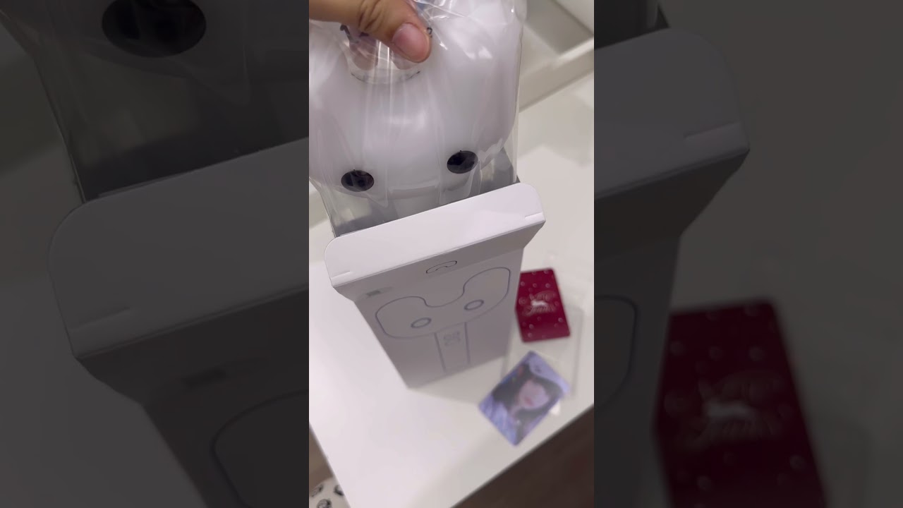 Unboxing my first ever lightstick! 🐰🐻NewJeans Binky Bong 🐻🐰#newjeans #binkybong #kpop #unboxing